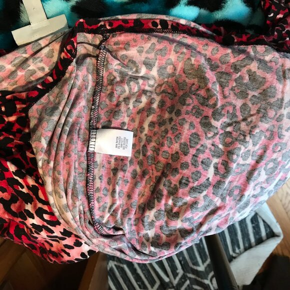 DANA BUCHMAN red leopard print top, size 1X. - Picture 6 of 6